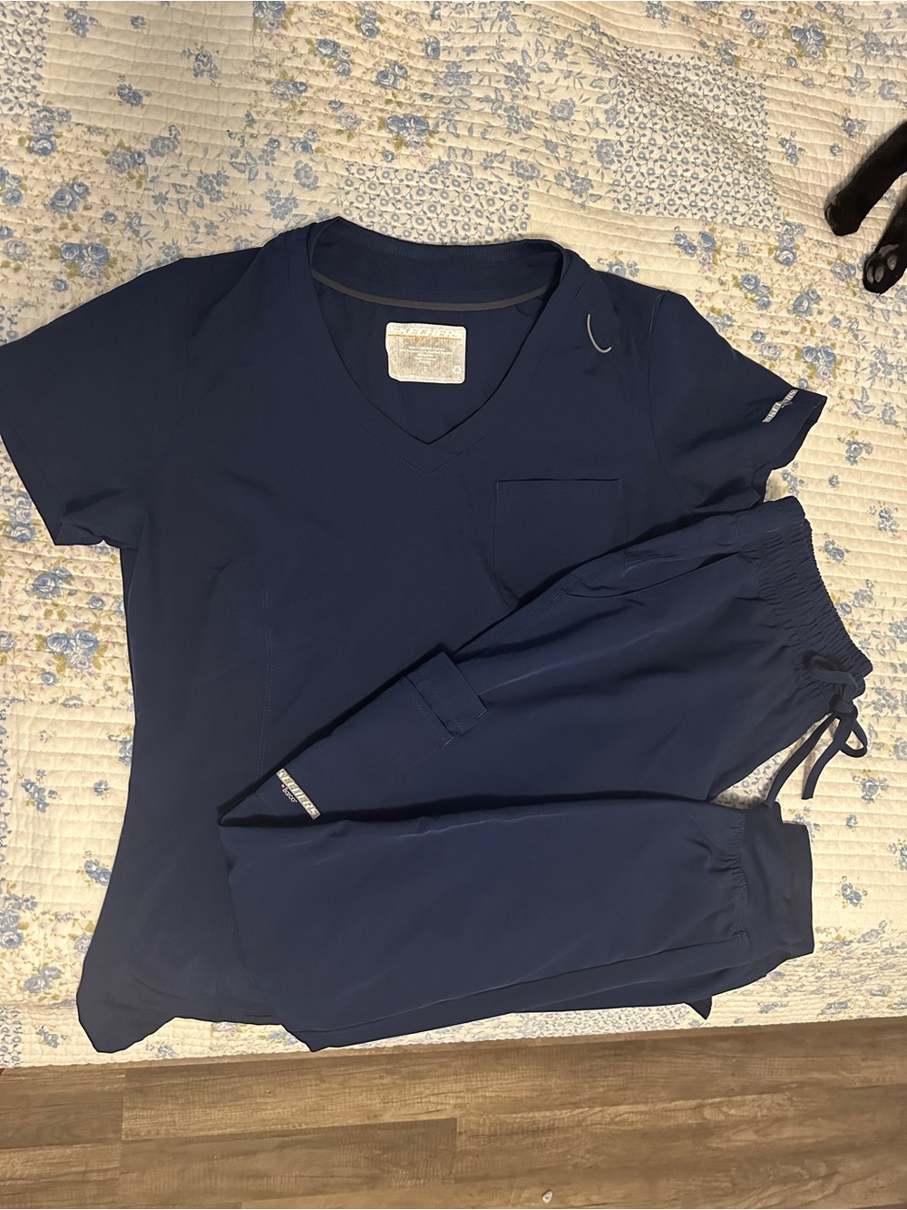 Sketchers navy scrub set